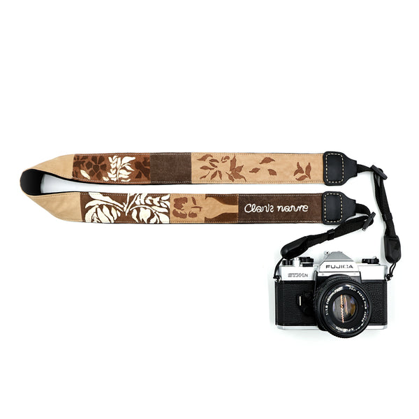 Handmade persimmon dyeing, embroidered, and patchwork plant-dyed camera strap—soft against the skin, comfortable, and shock-absorbing